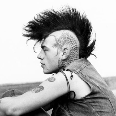 Messy Mohawk Punk Hairstyles for Guys #PunkHairstylesforMen Messy Mohawk, Punk Guy, Hairstyles For Guys, Punk Mohawk, Mohawk For Men, Punk Hairstyles, Punk Subculture, Mohawk Haircut, Mohawk Hairstyles Men