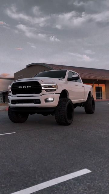 Trucks Astetic, Big White Truck With Led Lights, Ram Trucks Wallpaper, Cool Chevy Trucks, New Truck Aesthetic, Truck Vision Board, Nice Trucks Dream Cars, White Ram Truck, Ram Lifted Trucks