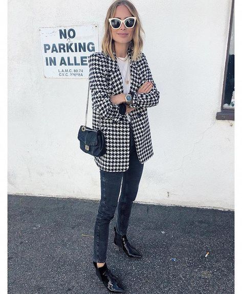 Houndstooth Blazer Outfit, The Fashion Lift, Fashion Jackson, Blazer Outfit, Fashion Trends Winter, Trendy Street Style, Houndstooth Blazer, Live Fashion, Blazer Outfits