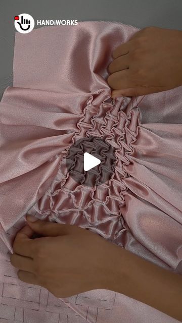 Patchwork, Couture, Feather Embroidery Stitch, Hand Smocking Tutorial, Diy Smock, Smocking Fashion, Techniques Textiles, Smocking Pattern, Hand Stitching Techniques