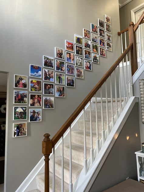 Stairs Wall Decor Ideas, Stairs Wall Decor, Foto Scale, Family Photos Wall Decor, Gallery Wall Staircase, Staircase Wall Decor, Stair Wall, Family Photo Wall, Staircase Wall
