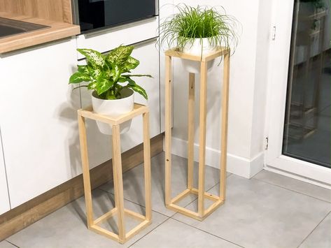 DIY déco : fabrication de porte-plantes en bois scandinave Design Pot, Support Pour Plante, House Extension Design, Diy Plant Stand, Scrap Wood Projects, Redecorate Bedroom, House Plants Decor, Diy Décoration, Living Room Decor Apartment