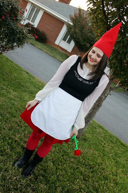 Gnomeo And Juliet Costume, Yule Inspiration, Juliet Costume, Gnomeo And Juliet, Gnome Party, Gnome Costume, Clever Halloween, Costumes Diy, Unique Halloween Costumes