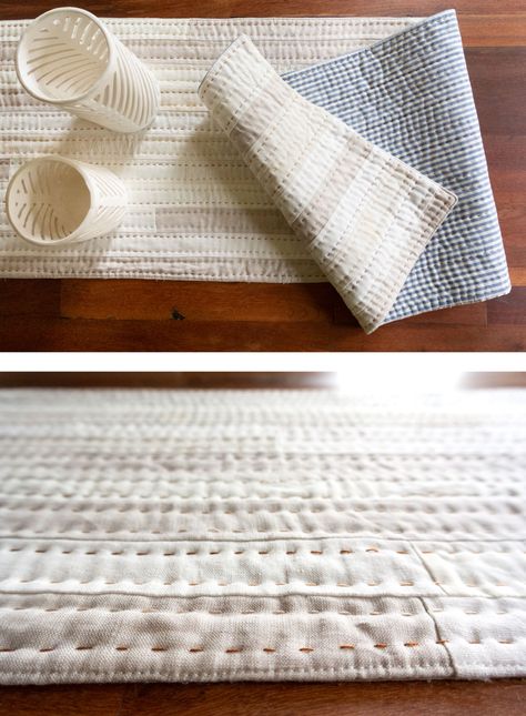 5 Small and Inexpensive DIY Sewing Christmas Gifts! Make a quilted table runner with this free tutorial. suzyquilts.com #quiltedtablerunner #ChristmasDIY Diy Sewing Christmas Gifts, Quilted Christmas Gifts, Suzy Quilts, Sewing Christmas Gifts, Sewing Christmas, Diy Placemats, Table Topper Patterns, Modern Table Runners, Modern Placemats