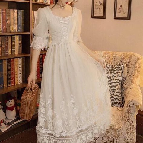 White Dress Aesthetic, Princess Fairy Dress, Pirate Dress, Vintage Dress Design, Princess Fairy, White Vintage Dress, Mori Girl Fashion, Aesthetic Dress, Cottagecore Fashion