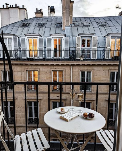 How to decorate your Parisian balcony? Parisian Windows, Compact Lounge Chair, Paris In Summer, Parisian Balcony, Paris Balcony, Foldable Furniture, About Paris, Railing Planters, Parisian Life