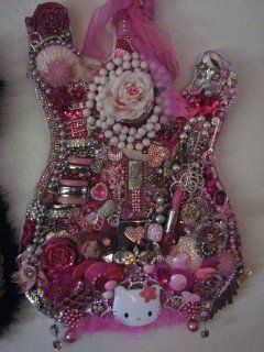 Vintage Jewellery Crafts, Mosaic Guitar, Guitar Crafts, Pink Guitar, Vintage Jewelry Repurposed, Pink Passion, Guitar Painting, Pink Stuff, Pink Things