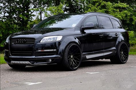 Awesome Blacked out Audi Q7 Ingolstadt, E90 Bmw, Black Audi, Vw Porsche, Suv Cars, Audi Q7, Audi Cars, Luxury Suv, European Cars