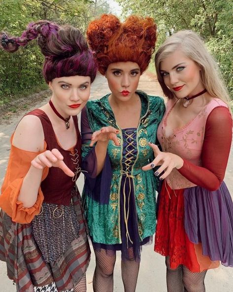 23 Halloween Costumes For 3 Friends That Will Stand Out - Inspired Beauty 3 Person Costume, Three Person Costumes, Hermanas Sanderson, Hocus Pocus Halloween Costumes, Trio Costumes, Best Group Halloween Costumes, Trio Halloween Costumes, Friend Costumes, New Halloween Costumes