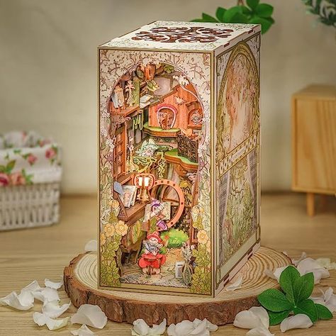 Tree Houses, Diy Book Nook, Book Nook Kit, Diy Buch, Miniature Diorama, Hanging Chairs, Tableau Pop Art, Elves And Fairies, Bookshelves Diy