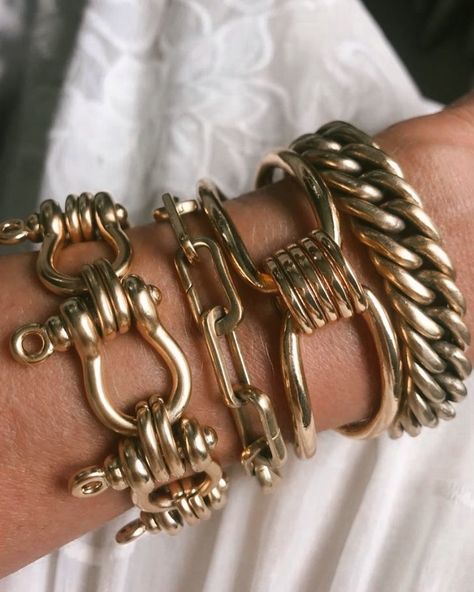 Chunky Gold Jewelry, Chunky Gold Bracelet, Gold Bracelets Stacked, Gold Curb Chain, Curb Chain Bracelet, Jewelry Brands, Chunky Jewelry, Chunky Bracelets, Layered Jewelry