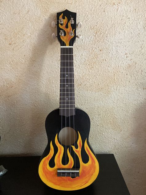 Painted Guitars Ideas Easy, Ukulele Diy Painted, Custom Acoustic Guitar Art, Art On Guitar Ideas, Paint On Ukulele, Ukulele Design Ideas, Ukulele Design Painted, Painting On Guitar Ideas, Painted Guitar Acoustic