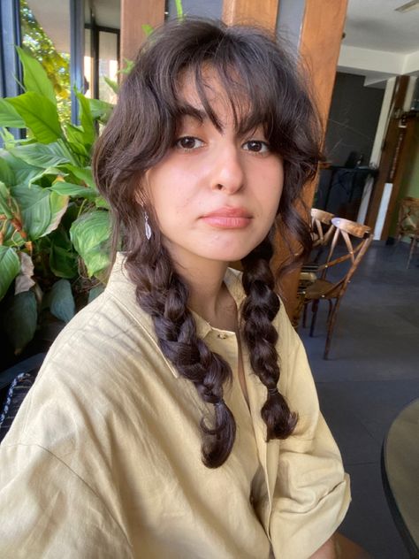 Wispy Bangs With Braids, Updos With Bangs Casual, Cool Hairstyles Women, Headband Hairstyles Long Hair, Shag Braids, Whispy Curly Bangs, Low Pony Curly Hair, Wavy Hair Headband, Wavy Hair Braids