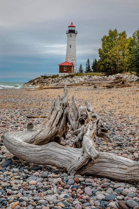 Southern Sayings, Nature, Crisp Point Lighthouse, Beach Sculpture, Ocean Beauty, Sculpture Inspiration, Lighthouse Lighting, Lighthouse Pictures, Beautiful Lighthouse