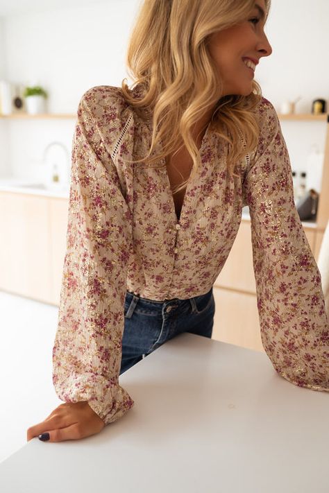 Patterned Tiffany Blouse – Easy Clothes North America Beige Long Sleeve, Hippy Chic, Pretty Blouses, Sleeveless Jacket, Beautiful Blouses, Floral Patterns, New Wardrobe, Mom Style, Boho Hippie