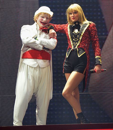 Taylor and Ed Ed Shiran, Taylor Swift Costume, Ginger Boy, Miss Americana, Taylor Outfits, Taylor Swift Tour Outfits, Red Tour, Couple Outfit, Taylor Swift Red