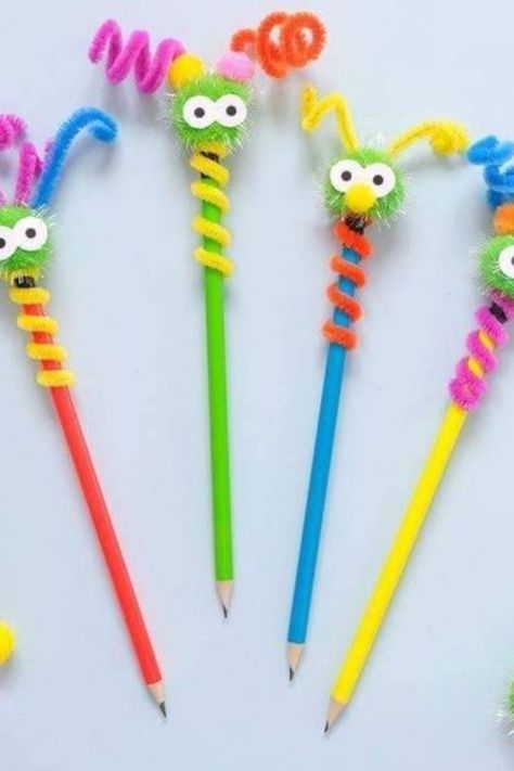 Pencil Topper Crafts, Pencil Crafts, Diy Pencil, Aktivitas Montessori, Operation Christmas Child, Pencil Toppers, Diy Crafts For Kids Easy, Camping Crafts, Fun Crafts For Kids