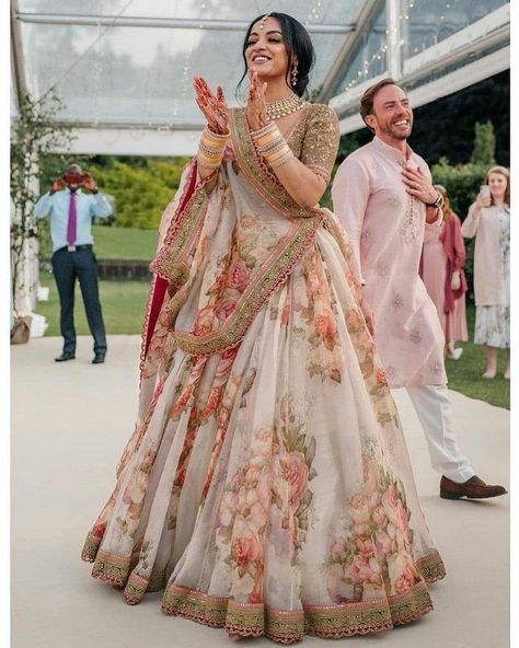 Sabyasachi Lehenga Bridal, Sabyasachi Bridal, Lovely Pic, Sabyasachi Bride, Desi Wedding Dresses, Sabyasachi Lehenga, Lehenga Designs Simple, Floral Lehenga, Wedding Lehenga Designs