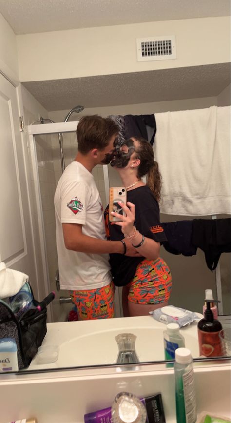 Gf In Bf Hoodie, Mirror Pic Bf And Gf, Gf Bf Mirror Pic, Mirror Selfie Bf And Gf, Bf And Gf Matching Outfits Aesthetic, Cute Couple Pics Mirror Bed, Bf And Gf Face Mask Pics, Gf And Bf Matching Outfits, Cute Mirror Pics With Boyfriend Kissing