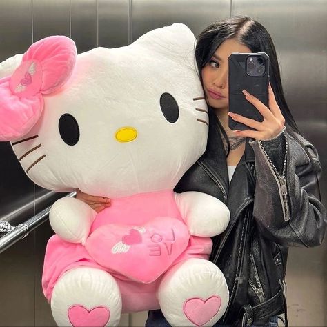 Peluche Hello Kitty, Hello Kitty Gifts, Kawaii Kitty, Hello Kitty Toys, Hello Kitty Rooms, Kitty Clothes, Hello Kitty Clothes, Hello Kitty Aesthetic, Hello Kitty Accessories