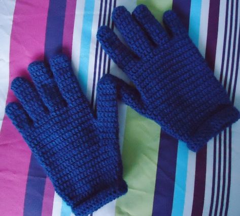 Crochet Mens Gloves, Crochet Gloves Free Pattern, Diy Mittens, Crochet Baby Mittens, Crochet Baby Pants, Crochet Wrist Warmers, Crochet Mittens Pattern, Crochet Mignon, Glove Pattern