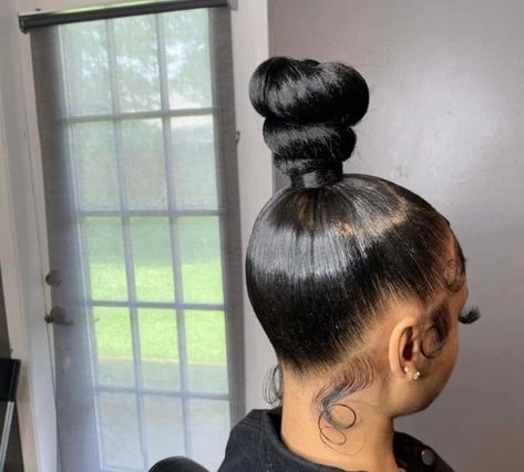 Slick Back Knotted Bun, Cute Knot Buns Black Women, Top Knot Bun Weave, Bundles Ponytail Hairstyles Black Women, Top Knot Bun With Edges, Top Knot Hairstyles For Black Women, High Knot Bun Black Women, Slick Back Top Knot Bun, Slick Top Bun