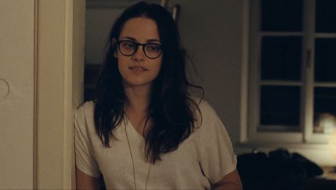 Clouds Of Sils Maria, Kelly Reichardt, Woody Allen Movies, Top 10 Films, Kristen Stewart Movies, Good Movies On Netflix, Kristen Stewart Style, Nerdy Girl, Netflix Movies