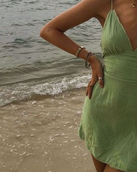 Dresses Aesthetic, Summer Dresses For Wedding Guest, Green Girl, Dress Aesthetic, Mein Style, Green Outfit, Green Aesthetic, Mode Inspiration, Green Fashion