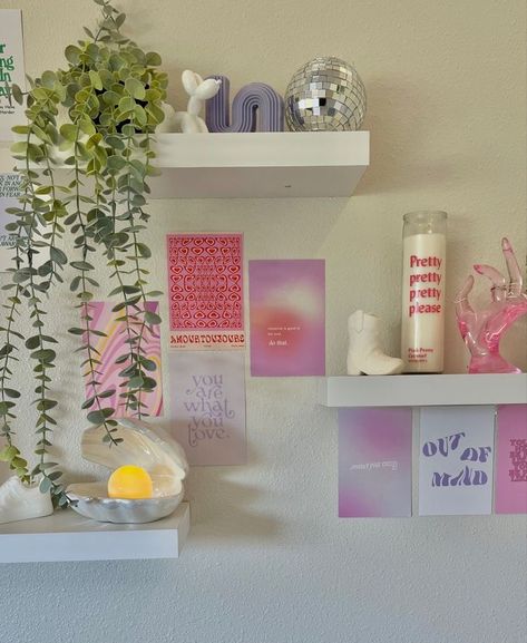 Floating Shelves Preppy, Pictures Around A Mirror, Room Decor For Shelves, Shelving Inspo Bedroom, Fun Bright Room Ideas, Cute Room Shelves, Girlie Room Aesthetic, Preppy Glam Bedroom, Bedroom Inspo Girly