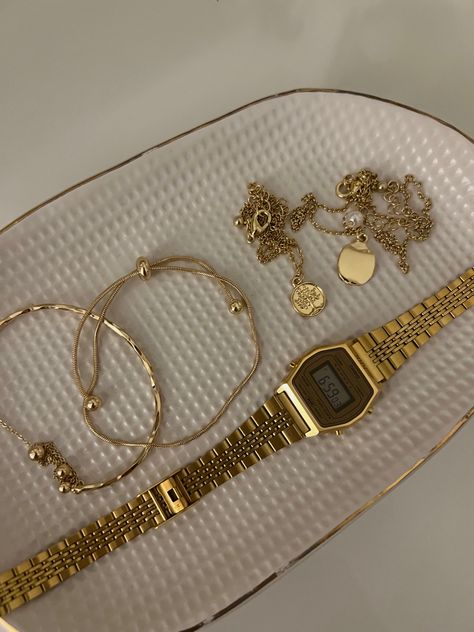 Aesthetic Watch, خواتم خطوبة, Pretty Jewelry Necklaces, Trendy Watches, Vintage Watches Women, Luxe Jewelry, Jewelry Accessories Ideas, Dope Jewelry, Girly Accessories