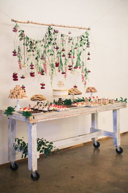 Diy Garden Party Table, Secret Garden Dessert Table, Garden Flower Party Theme, Corporate Garden Party, Diy Wildflower Birthday, Floral Dessert Table Ideas, Wedding Decor Garden Theme, Wild Flower Dessert Table, Spring Floral Theme Party