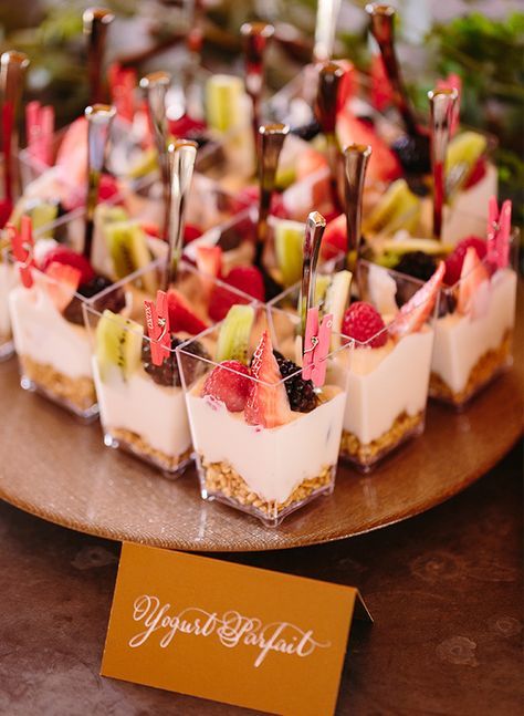 As we head into more summer events, we wanted to get creative with our go-to brunch dishes! These are the best creative brunch bites for your next party. تشيز كيك بالفراولة, Brunch Bites, حفل توديع العزوبية, Birthday Party Snacks, Breakfast Party, Dessert Party, Baby Shower Brunch, Birthday Brunch, Brunch Dishes