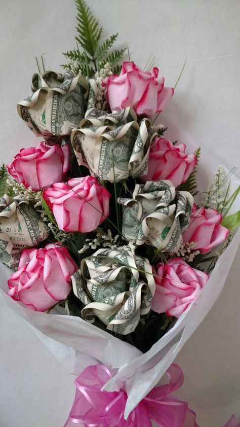 Money Rose, Luxury Flower Bouquets, Money Flowers, Graduation Money, Money Bouquet, Creative Money Gifts, Ge Bort, Folding Origami, Pink Rose Bouquet