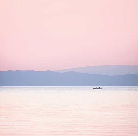 ROSE QUARTZ & SERENITY : Pantone's Duo Color of the Year 2016 | for urban women | the women's lifestyle & travel network in Asia Tumblr, Serenity Color, Rose Quartz Serenity, Rose Quartz Color, Serenity Blue, Illustration Photo, Blue Aesthetic Pastel, Playlist Covers, Color Crush