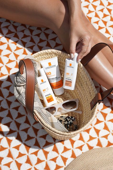 Sunscreen La Roche Posay, Spf Instagram Post, Sunscreen Aesthetic Photography, Sunscreen Product Shoot, Skincare Product Shots, Sun Cream Photography, Suncream Aesthetic, Suncream Photography, Summer Product Shoot