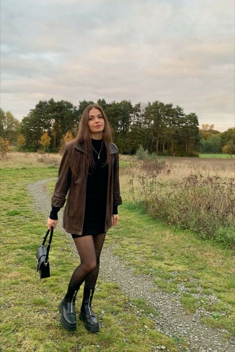 Oversized Brown Leather Jacket, Fall Outfit, Black Mini Dress, Chunky Boots, Black and Brown Outfit, Style Inspiration, Autumn Outfit, Fall/Winter Style, Oversized, Brown Outfit, Paris Mode, Black Dress Outfits, Neue Outfits, Leather Jacket Outfits, Ropa Diy, Looks Black, Outfit Inspo Fall, Mode Inspo, Fall Fashion Outfits