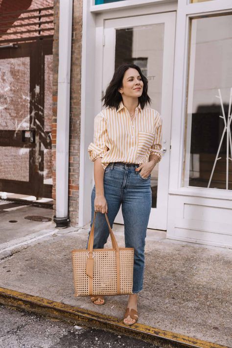 Spring Brunch Outfit Ideas, Shirt And Jeans Outfit Women, Orange Sweater Outfit, Striped Top Outfit, Outfits With Striped Shirts, Petite Style Outfits, Oversized Shirt Outfit, Outfits Con Camisa, Mommy Outfits