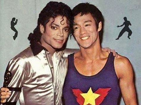 Two Legends: cinema & music. Michael Jackson & Bruce Lee Bruce Lee Chuck Norris, Bruce Lee Family, Bruce Lee Pictures, Bruce Lee Art, Bruce Lee Martial Arts, Bruce Lee Quotes, Bruce Lee Photos, Photo Star, Pencak Silat