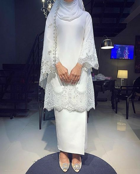 Nikah Kurung Simple, Wedding Songket Dress, Baju Kurung Tunang Simple, Nikah Outfit Malay, Baju Kurung Nikah Simple, Wedding Dresses Malay, Baju Kurung Wedding Dresses, Baju Tunang Simple Muslimah, Malay Nikah Outfit