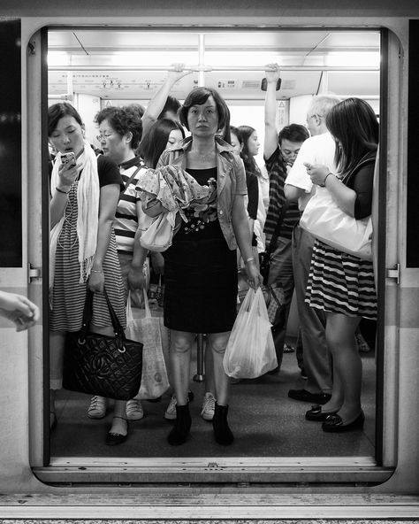 People On Public Transport, Crowded Subway, Street Photography People, People Crowd, Photos Of People, Office Worker, Train Photography, Teaching Assistant, Human Poses Reference