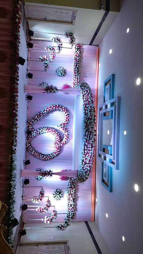 Wedding Back Drop Design, Marriage Background, Stage Decoration Photos, Engagement Stage Decoration, Simple Stage Decorations, Reception Stage Decor, Wedding Stage Backdrop, Flower Garland Wedding, Wedding Background Decoration