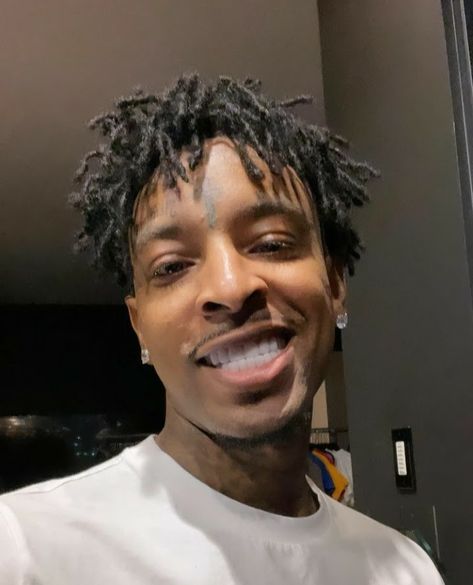 21savage Rappers Pfp, Rapper Pfps, 21 Savage Rapper, Savage Pics, Savage Mode, Savage Wallpapers, 21 Savage, Rap Aesthetic, Young Thug