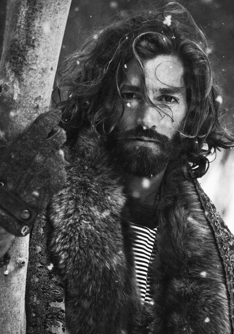 The Celtic Male - always a beautiful, mysterious but strong vision of ancient energy... Sacred Masculine, 얼굴 드로잉, Mens Fashion Rugged, Rugged Style, Mens Winter, Wild Woman, 인물 사진, Long Hair Styles Men, Hair And Beard Styles