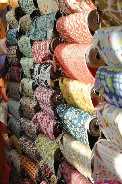 Fabric roll,  chain display Tela, Fabric Rolls Aesthetic, Fabric Store Aesthetic, Fabric Roll Storage, Collections Aesthetic, Amazing Yards, Fabric Shop Display, Clothing Fabric Patterns, Chain Display