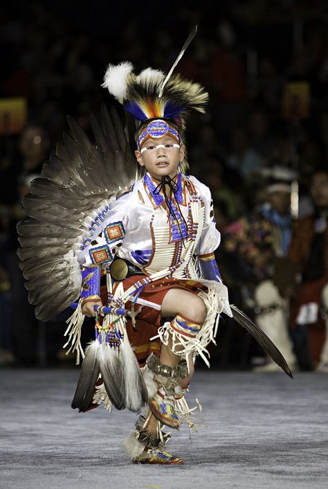 Description: Powwows are large social gatherings of Native Americans who follow traditional dances started centuries ago by their ancestors, and which continually evolve to include contemporary aspects. These events of drum music, dancing, singing, artistry and food, are attended by Natives and non-Natives, all of whom join in the dancing and take advantage of the opportunity to see old friends and teach the traditional ways to a younger generation. During the National Powwow, the audience... Native Child, Native American Dance, Wow Photo, Native American Children, Indian Children, Native American Regalia, Wilde Westen, Native American Images, Native American Pictures