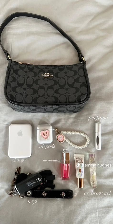 Purse That Goes With Everything, It Girl Bags, Outfit With Bag, Small Purse Essentials, What’s In My Bag, It Girl Bag, Purse Must Haves, Bag Must Haves, Whats In My Bag