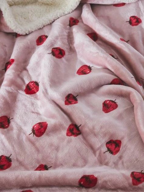 Faux Fur Area Rug, Kids Room Interior Design, Cute Blankets, Animal Print Wallpaper, Pinterest Room Decor, Bedroom Essentials, London Apartment, Redecorate Bedroom, Strawberry Print