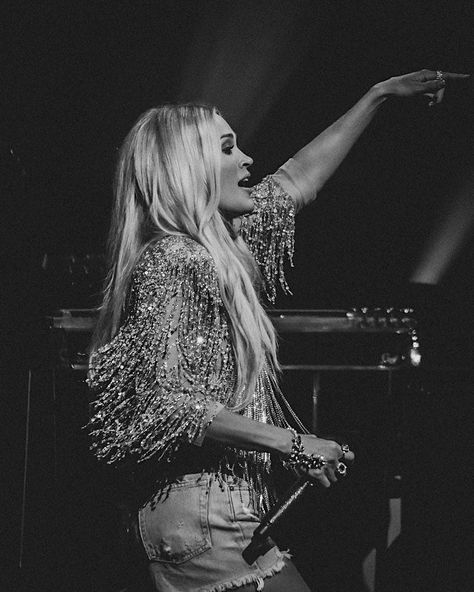 celebrityworld | VSCO Carrie Underwood Aesthetic, Carrie Underwood Concert Outfit, Blake Aesthetic, Carrie Underwood Concert, Carry Underwood, Carrie Underwood Pictures, Carrie Underwood Photos, Twenty Twenty, Usa Country