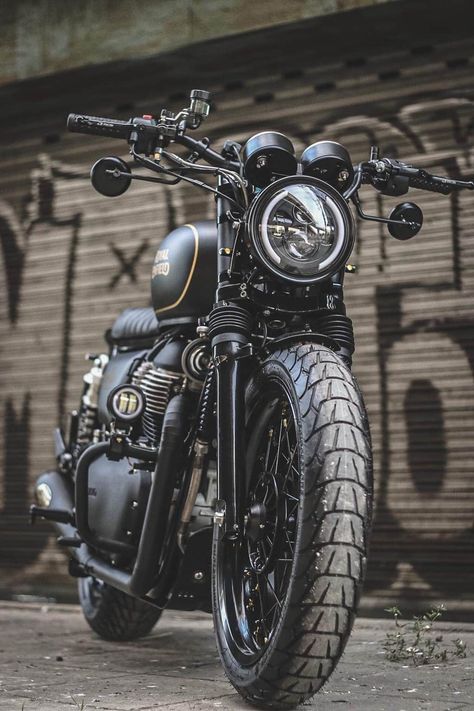 Custom Royal Enfield Interceptor 650 Looks Stealthy In Black & Gold Moto Guzzi, Re Interceptor 650, Royal Enfield Interceptor 650, Royal Enfield Interceptor, Interceptor 650, Royal Enfield India, Royal Enfield Modified, Motorcycle Baby, Enfield Bike