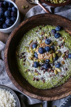 Green Smoothie Recipes, Green Smoothie Bowl Recipe, Superfood Smoothie Bowl, Smoothie Fruit, Green Smoothie Bowl, Healthy Green Smoothies, Superfood Smoothie, Smoothie Bowl Recipe, Cacao Nibs